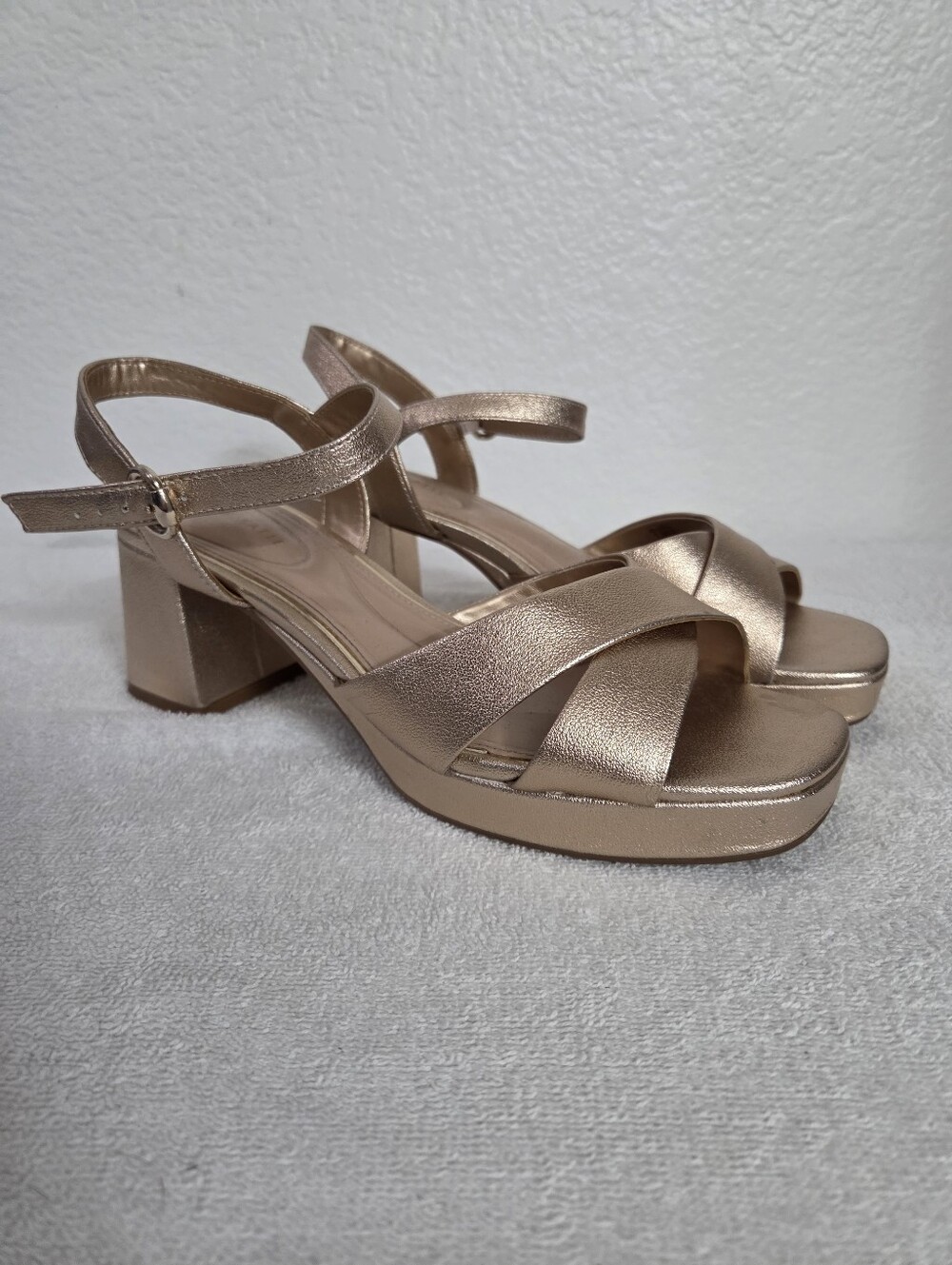 Kelly & Katie Liliena Platform Sandal Metallic Rose Gold Block Heel Size 7.5